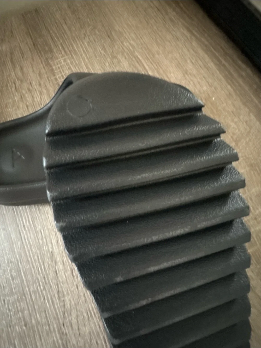 YEEZY SLIDES
